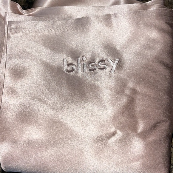 Blissy 100% Mulberry Silk Pillowcase - Rose Gold - Standard - Picture 6 of 6